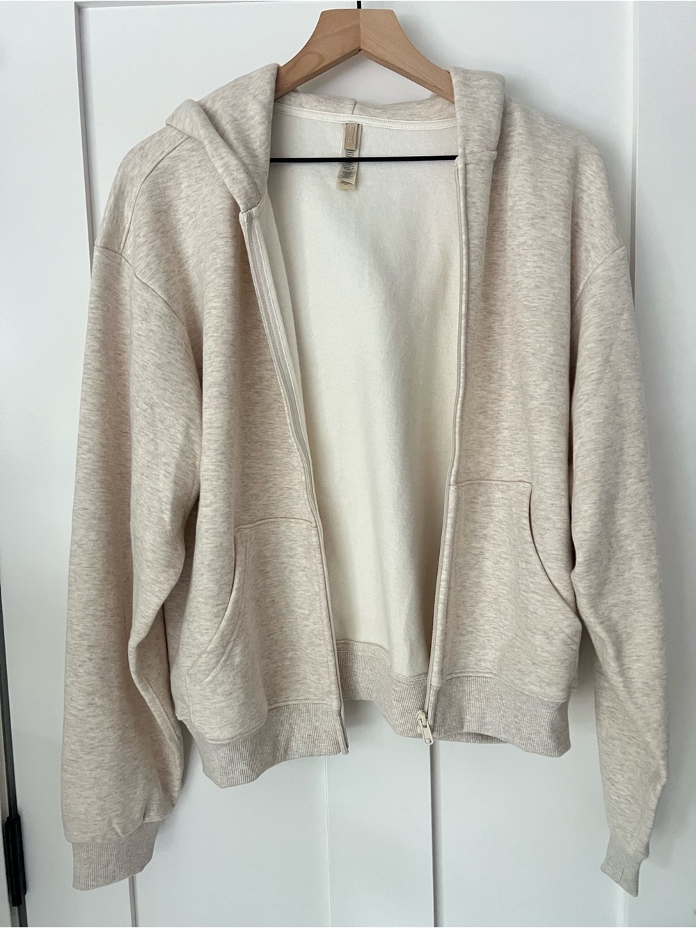 SKIMS Cotton Fleece Classic Cropped Zip Up Hoodie Oatmeal Heather L - Picture 4 of 16